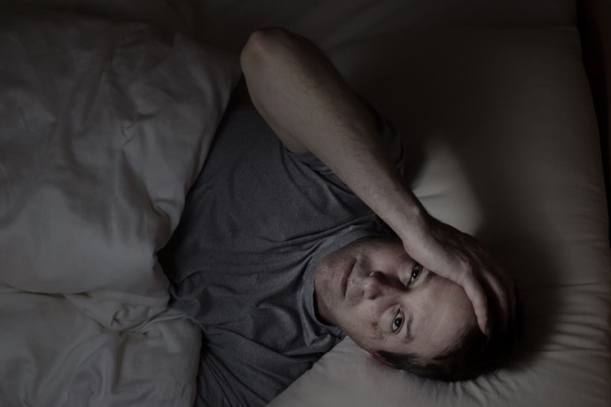 Um homem que não consegue dormir